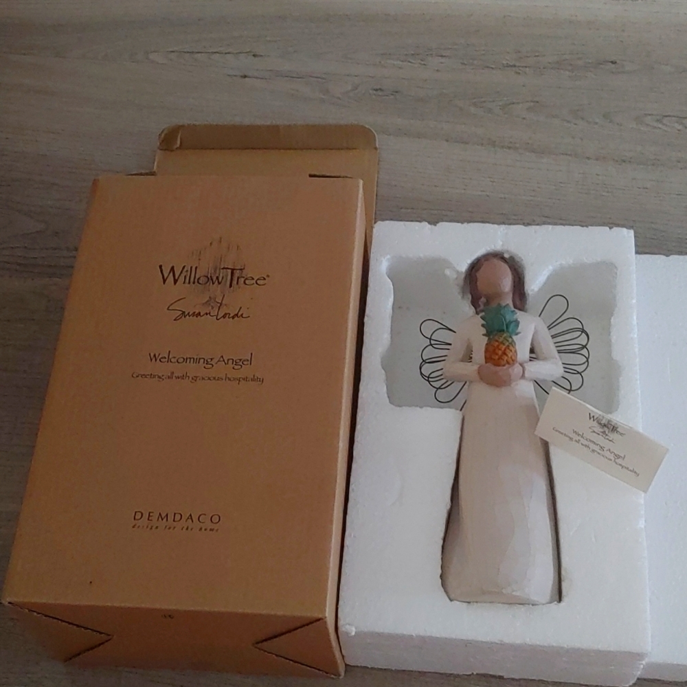 Willow Tree 26081 Welcoming Angel Resin figurine new